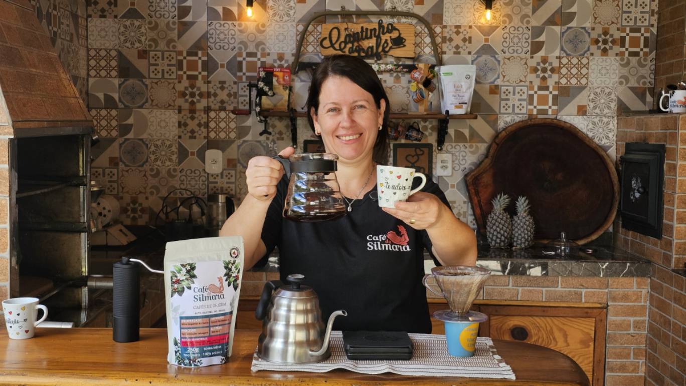 Cafeicultores de Minas Gerais triplicam renda com investimentos em torrefação e venda direta